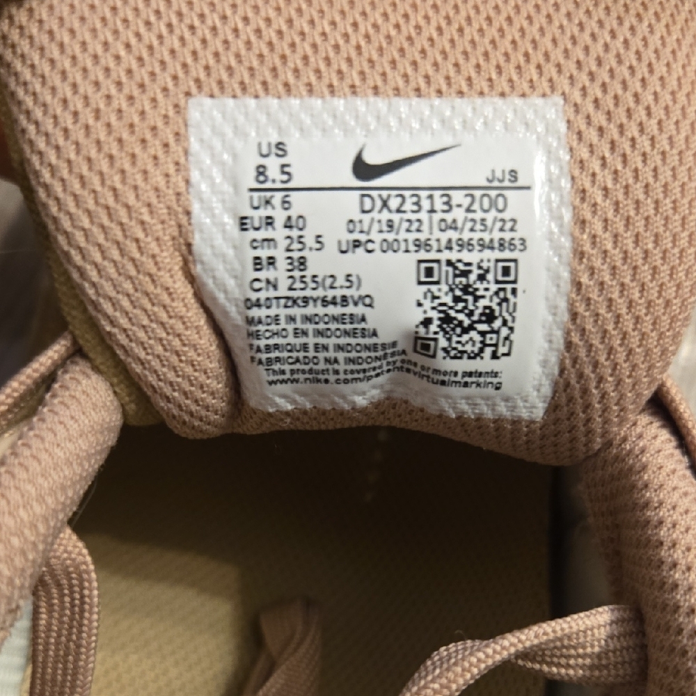 Nike Air Max 90 Sneakers - Picture 7 of 8